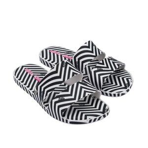 Melissa Color Pop + Barbie Flip Flops — US 8 (EU 37)